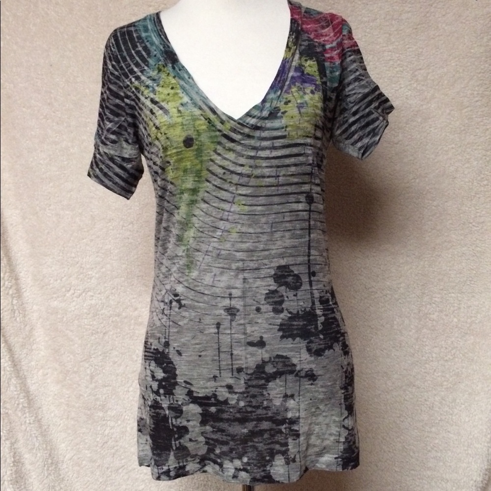 Happening In The Present size L t-shirt.